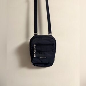 BAGGALLINI RFID Journey Crossbody Bag  MSRP $65 NWT Bkack